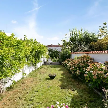Unique With Garden In Centre Of Bruggy